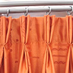 Cortina clsica prense con estampado