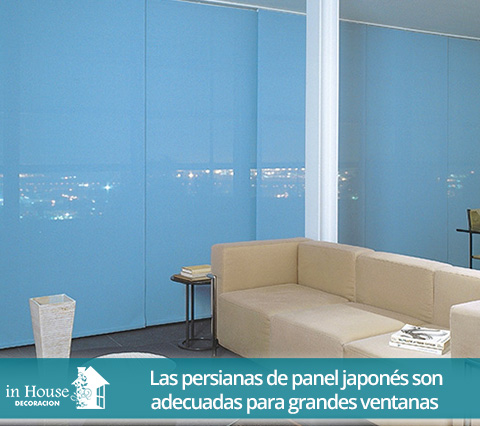Persianas de panel japons sintticas de color azul en la sala de su casa