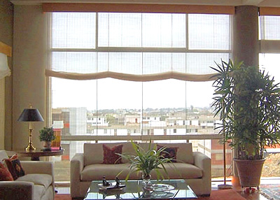 Cortinas clásicas que armonizan sus espacios Cortinas clásicas en una sala de estar