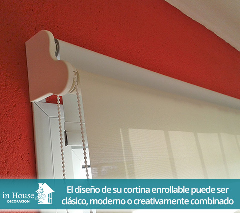 Cortinas enrollables en una ventana