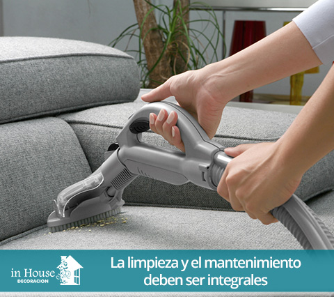 Cortinas plisadas, mantenimiento de mueble con una aspiradora