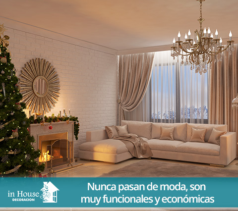 Cortinas clsicas en la sala navidea de una casa