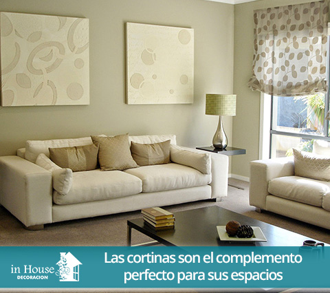 El diseño de sus cortinas romanas es fundamental Cortinas romanas en la sala de una casa