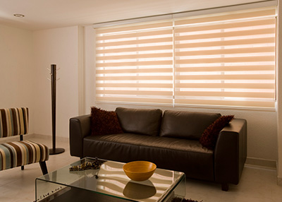 Conozca como mantener impecables sus cortinas sheer elegance Cortinas sheer elegance en una sala