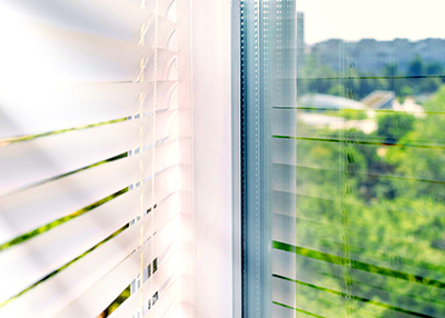Las cortinas sheer royal y su versatilidad Cortinas sheer royal en ventana